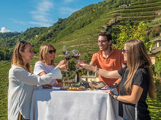 SMARTBOX - Un cin-cin con il babbo! Degustazione vini per la festa del papà - Cofanetto regalo - 3