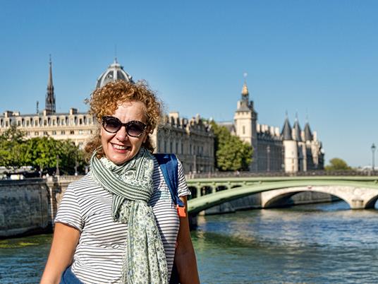SMARTBOX - Viaggio a Parigi per una mamma sognatrice: 2 notti con colazione per 2 - Cofanetto regalo - 4