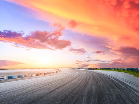 SMARTBOX - Sterzate ribelli a bordo di una BMW 328i: 1 lezione di drift nelle Marche (2h) - Cofanetto regalo - 4