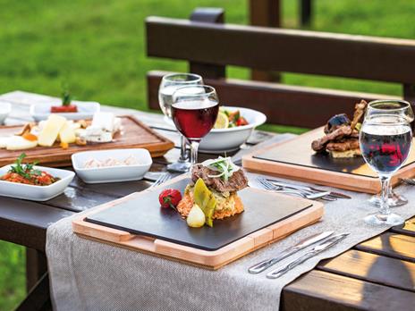 SMARTBOX - Per un Prof sempre al top: soggiorni, pause gourmet e avventure da vivere in 2 - Cofanetto regalo - 3