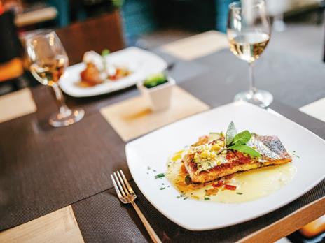 SMARTBOX - Auguri fratello! Avventure e soggiorni con attività per 2 - Cofanetto regalo - 3