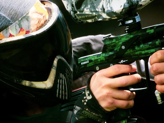 SMARTBOX - Mira il bersaglio, carica e boom! 1 partita di paintball a Lecco per 2 - Cofanetto regalo - 2