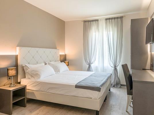 SMARTBOX - Nel cuore dell'Emilia Romagna: 1 notte in hotel 4* con idromassaggio in Bolla e Prosecco - Cofanetto regalo - 3