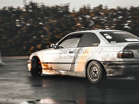 SMARTBOX - Larte del controsterzo: 1 corso di Drift su unauto BMW a Bologna - Cofanetto regalo - 4