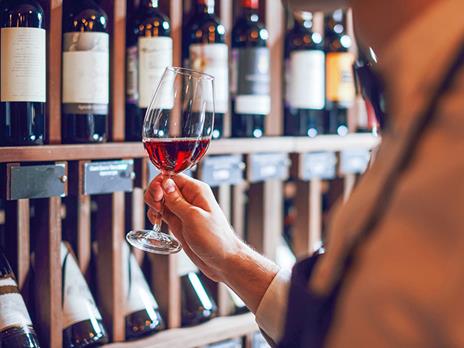 SMARTBOX - Enoteca sul Lago di Como: 2 calici di vino a scelta e un tagliere - Cofanetto regalo - 3