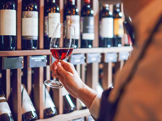 SMARTBOX - Enoteca sul Lago di Como: 2 calici di vino a scelta e un tagliere - Cofanetto regalo - 3