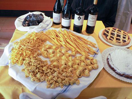 SMARTBOX - Tradizioni emiliane a tavola: pranzo o cena in un tipico ristorante a Bologna - Cofanetto regalo - 3