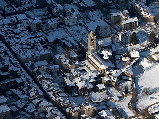 SMARTBOX - La magia di Aosta dall'alto: 1 volo di gruppo in mongolfiera - Cofanetto regalo - 4