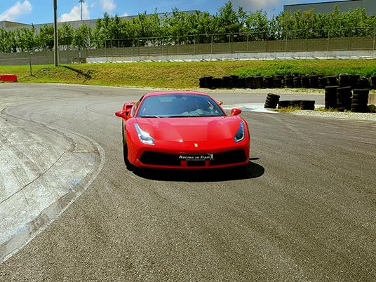 SMARTBOX - Offerta speciale da brivido: 1 giro su Ferrari 458 a Castelletto di Branduzzo - Cofanetto regalo - 3