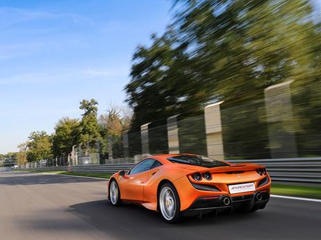 SMARTBOX - 2 giri in Ferrari F8 Tributo nell'Autodromo Vallelunga Piero Taruffi - Cofanetto regalo - 3