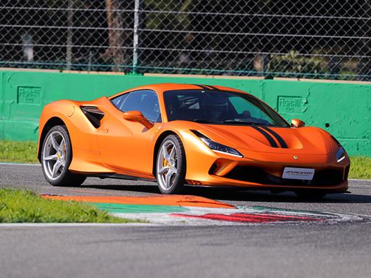 SMARTBOX - 2 giri in Ferrari F8 Tributo nell'Autodromo Vallelunga Piero Taruffi - Cofanetto regalo - 4