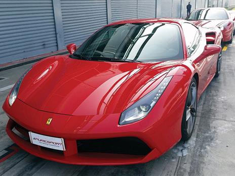 SMARTBOX - Ferrari 488 GTB su pista: 2 giri presso il Cremona Circuit - Cofanetto regalo - 4