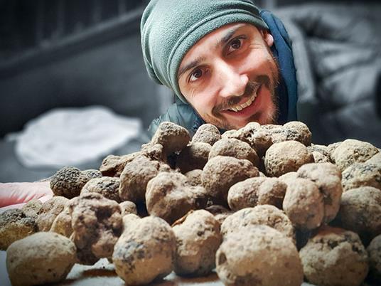 SMARTBOX - Tartufai per un giorno: caccia al tartufo e pranzo di 7 portate per 2 - Cofanetto regalo - 3