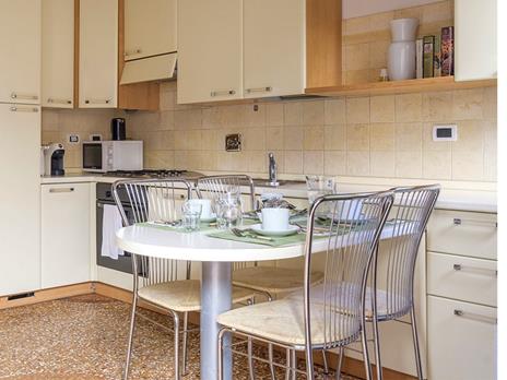 SMARTBOX - A Bologna in grande stile con 1 notte in Appartamento e bottiglia di Prosecco per 2 - Cofanetto regalo - 2