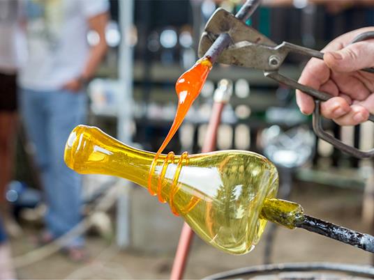 SMARTBOX - Tour di 1 giorno a Murano, Burano e Torcello con visita a vetreria per 2 adulti e 1 bambino - Cofanetto regalo - 2