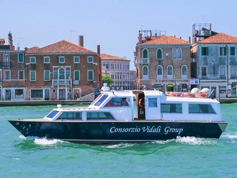 SMARTBOX - Tour di 1 giorno a Murano, Burano e Torcello con visita a vetreria per 2 adulti e 1 bambino - Cofanetto regalo - 4