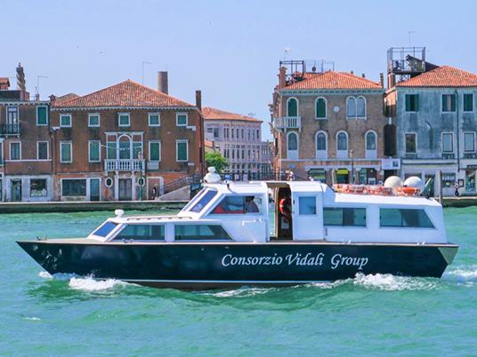 SMARTBOX - Tour di 1 giorno a Murano, Burano e Torcello con visita a vetreria per 2 adulti e 1 bambino - Cofanetto regalo - 4