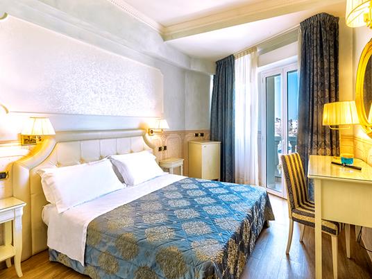 SMARTBOX - Fuga natalizia di 2 notti con cena e pausa benessere - Cofanetto regalo - 2