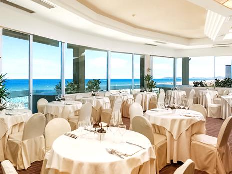 SMARTBOX - Fuga natalizia di 2 notti con cena e pausa benessere - Cofanetto regalo - 4