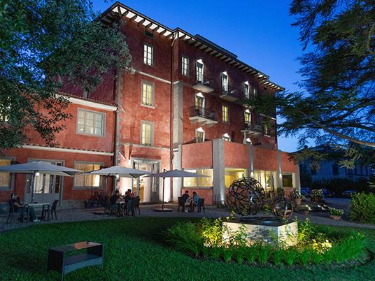 SMARTBOX - Natale tra gusto e relax: 2 notti in hotel 4* con cena e Spa per 2 - Cofanetto regalo - 2