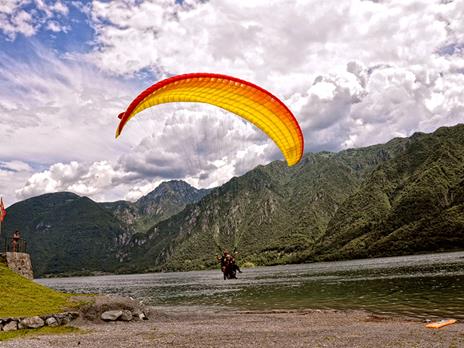 SMARTBOX - Emozioni tra le nuvole a Bergamo con un volo in parapendio per 2 - Cofanetto regalo - 4