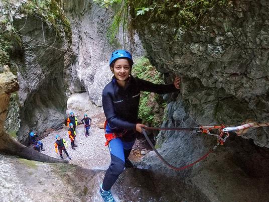 SMARTBOX - Emozioni in Val di Sole: 3h di canyoning per 1 amante dell'avventura - Cofanetto regalo - 3