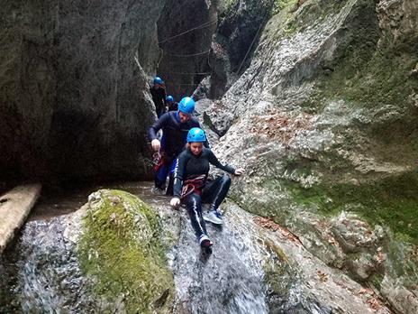 SMARTBOX - Emozioni in Val di Sole: 3h di canyoning per 1 amante dell'avventura - Cofanetto regalo - 4