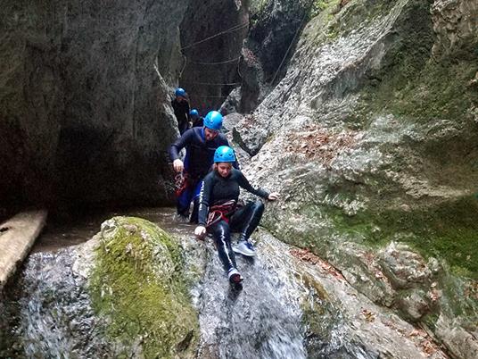 SMARTBOX - Emozioni in Val di Sole: 3h di canyoning per 1 amante dell'avventura - Cofanetto regalo - 4