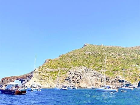 SMARTBOX - Tra delfini e tartarughe a Capo Milazzo: tour privato in barca dell’area protetta per 4 o 5 persone - Cofanetto regalo - Tra delfini e tartarughe a Capo Milazzo: tour privato in barca dell’area protetta per 4 o 5 persone - 4