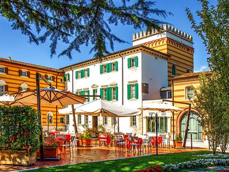 SMARTBOX - 2 notti con cuori, palloncini, spumante in camera Deluxe e 1 cena in un hotel 4* a Verona - Cofanetto regalo - 4