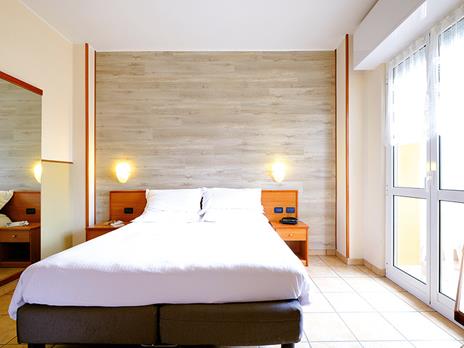 SMARTBOX - 1 notte con Spa e piscina panoramica sulle colline bergamasche - Cofanetto regalo - 3