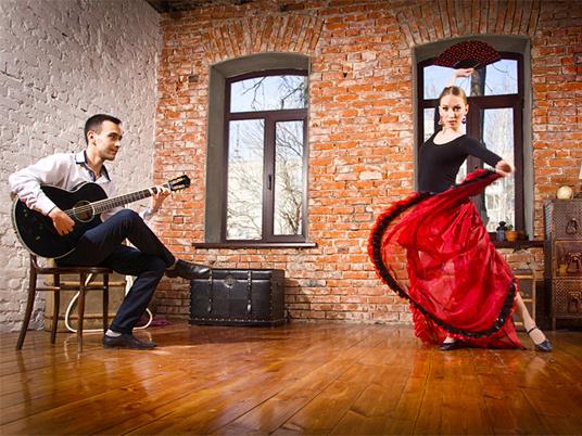 SMARTBOX - Arte a Siviglia: 1 notte con ingresso tablao flamenco nel Welldone Sierpes Boutique - Cofanetto regalo - 4