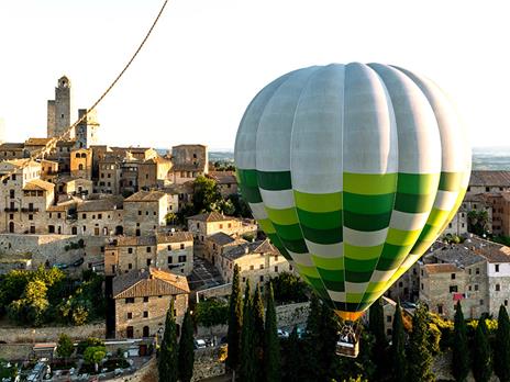 SMARTBOX - Chianti in mongolfiera: 1 suggestivo volo per 1 persona con Prosecco e assaggi tipici - Cofanetto regalo - 3