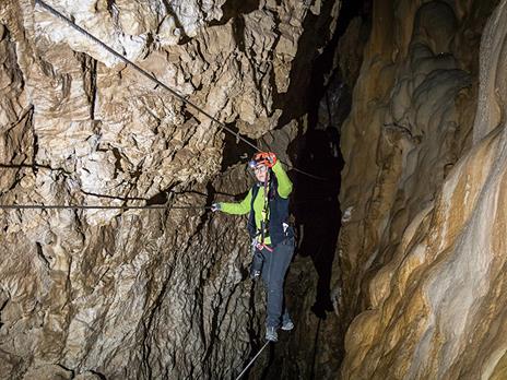 SMARTBOX - Tuffo nella preistoria: visita al museo e alle Grotte di Equi Geo-Archeo Park per 1 - Cofanetto regalo - 3