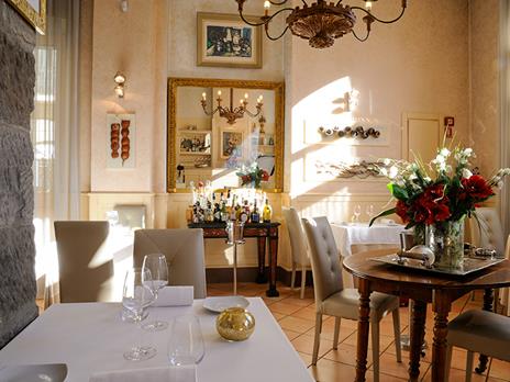 SMARTBOX - Romantica cena a base di pesce e bottiglia di vino in esclusivo ristorante a Ventimiglia - Cofanetto regalo - 4