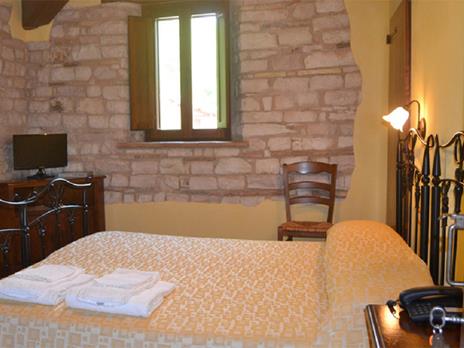 SMARTBOX - Tra avventura e natura con 1 notte in agriturismo vicino a Rieti e passeggiata a cavallo - Cofanetto regalo - 3