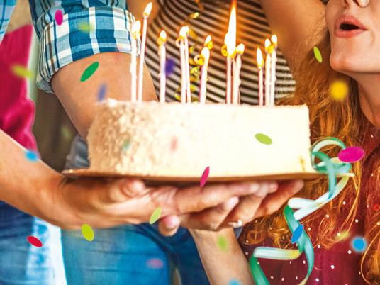 SMARTBOX - Buon compleanno - Cofanetto regalo - 1 degustazione o 1 momento benessere o 1 attività di svago per 1 o 2 persone - 4