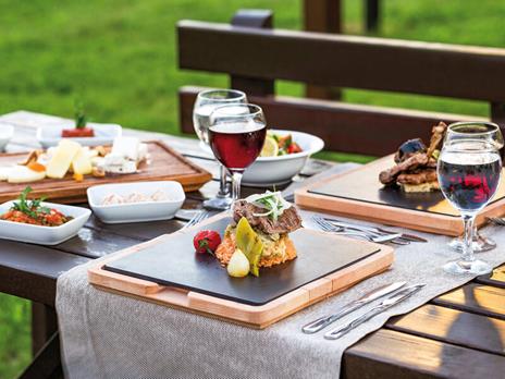 SMARTBOX - Auguri Speciali - Cofanetto regalo - 1 soggiorno o 1 cena o 1 pausa benessere o 1 attività sportiva da 1 a 4 persone - 6