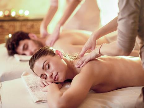 SMARTBOX - Auguri Speciali - Cofanetto regalo - 1 soggiorno o 1 cena o 1 pausa benessere o 1 attività sportiva da 1 a 4 persone - 7