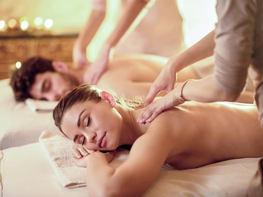 SMARTBOX - Auguri Speciali - Cofanetto regalo - 1 soggiorno o 1 cena o 1 pausa benessere o 1 attività sportiva da 1 a 4 persone - 7