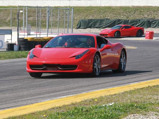 SMARTBOX - Auguri Speciali - Cofanetto regalo - 1 soggiorno o 1 cena o 1 pausa benessere o 1 attività sportiva da 1 a 4 persone - 8