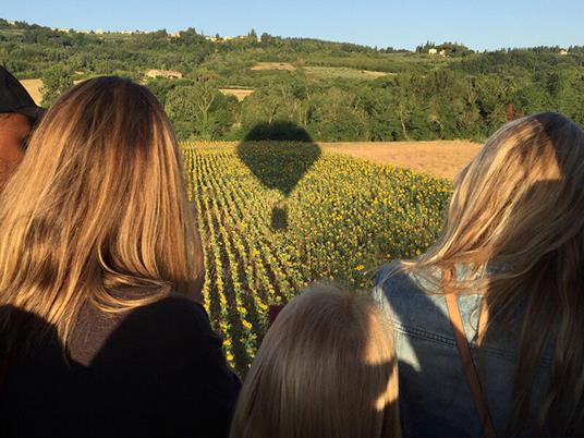 SMARTBOX - 2 romantiche notti e Valle del Chianti in mongolfiera per 2 - Cofanetto regalo - 3