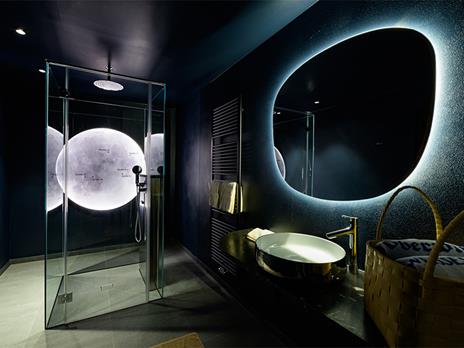 SMARTBOX - Destinazione Luna: 1 notte in modulo lunare Eagle della missione Apollo 11 con cena e Spa per 3 - Cofanetto regalo - 2