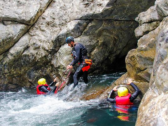 SMARTBOX - Adrenalina in Toscana: River Canyoning a Bagni di Lucca per 1 persona - Cofanetto regalo - 2