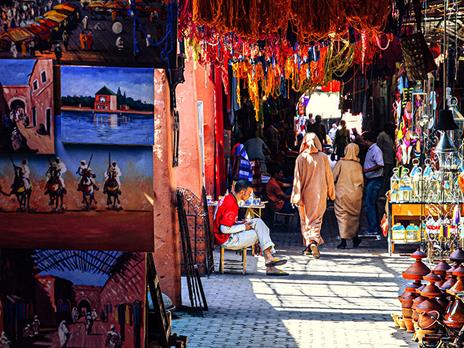 SMARTBOX - Viaggio fiabesco a Marrakech: 2 notti in riad, 1 notte nel deserto e giro sul cammello - Cofanetto regalo - 3