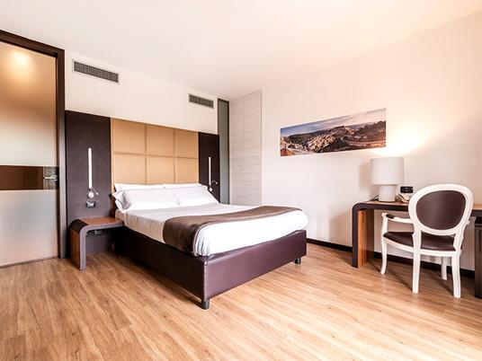 SMARTBOX - Eleganza senza tempo: 1 notte di classe in un palazzo dall''atmosfera magica - Cofanetto regalo - 2