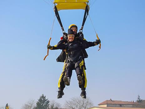 SMARTBOX - Tra i cieli del Piemonte: emozionante lancio con il paracadute sul Monferrato - Cofanetto regalo - 3