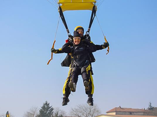 SMARTBOX - Tra i cieli del Piemonte: emozionante lancio con il paracadute sul Monferrato - Cofanetto regalo - 3