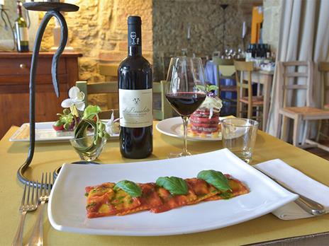 SMARTBOX - Sorpresa sotto l''albero: avventure, soggiorni o coccole di coppia - Cofanetto regalo - 2