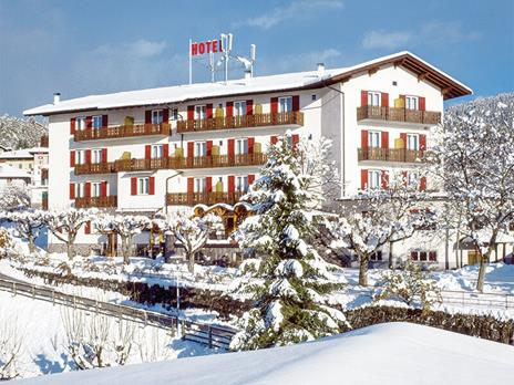 SMARTBOX - Il gusto del Trentino: 2 notti con 2 cene all’Hotel Panorama Wellness & Resort 3* - Cofanetto regalo - 2